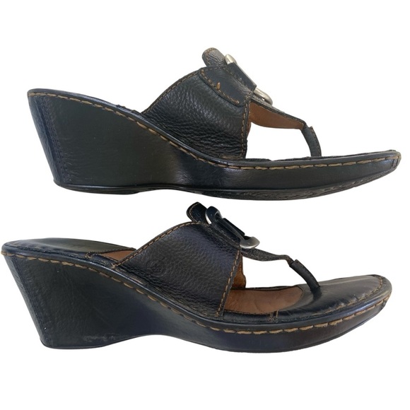 Born Woman’s Black Leather Thong Wedge Sandal Size 8 Slip On Silver Buckle Comfy - Picture 3 of 12
